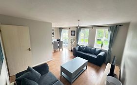Lovely 2 Dbl Bed Apartment Near Heaton Park And North Manchester Hospital With Parking
