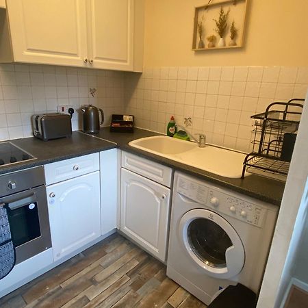 Lovely 2 Dbl Bed Apartment Near Heaton Park And North Manchester Hospital With Parking Exterior photo