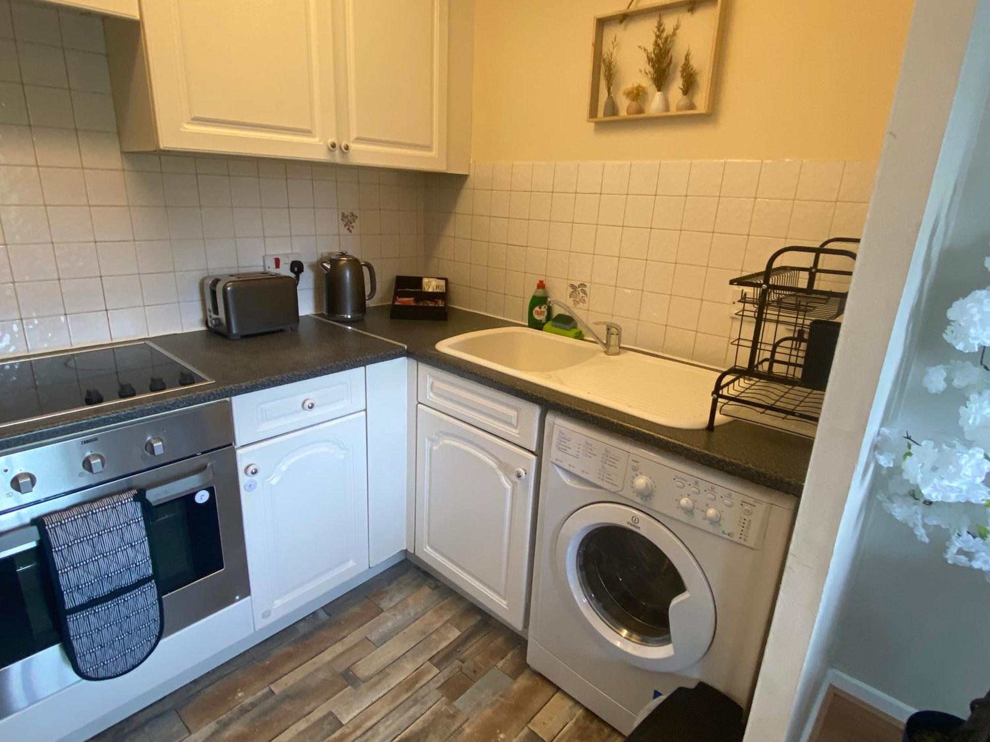 Lovely 2 Dbl Bed Apartment Near Heaton Park And North Manchester Hospital With Parking Exterior photo