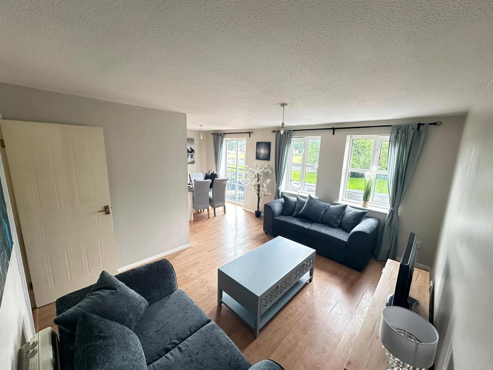 Lovely 2 Dbl Bed Apartment Near Heaton Park And North Manchester Hospital With Parking Exterior photo