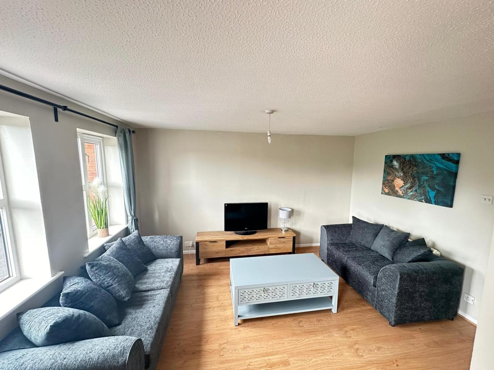 Lovely 2 Dbl Bed Apartment Near Heaton Park And North Manchester Hospital With Parking Exterior photo